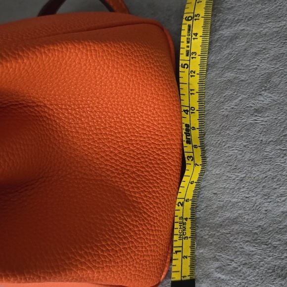 Elegant Orange Leather Handbag - Picture 7 of 7